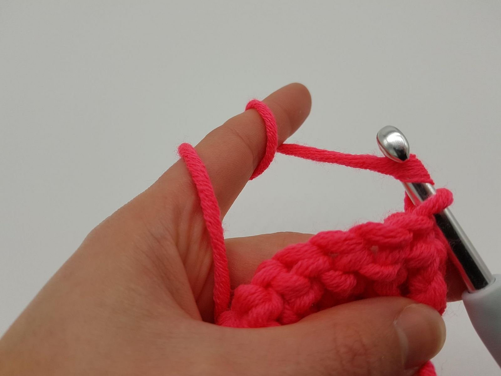 Blog-Inhaltsbild für 'Mütze "Miss Sporty" kostenlose Häkelanleitung'